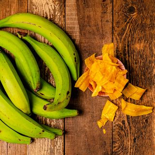 Platano chips con salsa