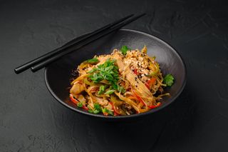 Wok cu carne de pui