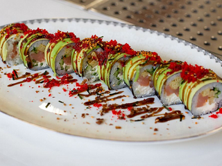 Рол Футомакі з копченим лососем, омлет Тамаго та авокадо (285г)