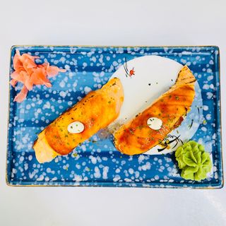 2. Nigiri De Salmón Flameado