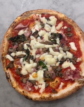 Margherita con prosciutto e funghi