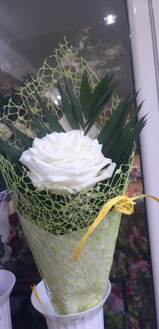 Букет "Бяла роза"