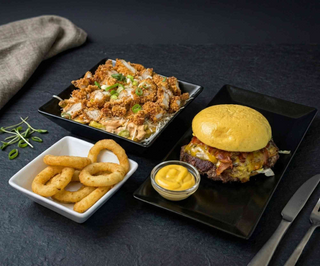 Combo 2 persoane | Beefy Smashed Burger | Chicken Parmesan Fries | Oni