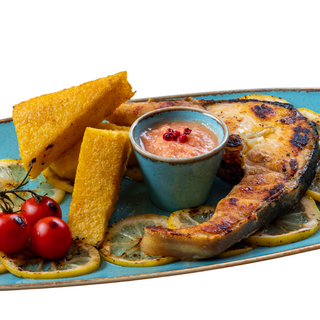 Sturion cu mamaliga si mujdei