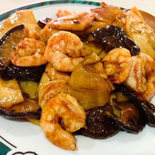 Langostinos con bambú y setas