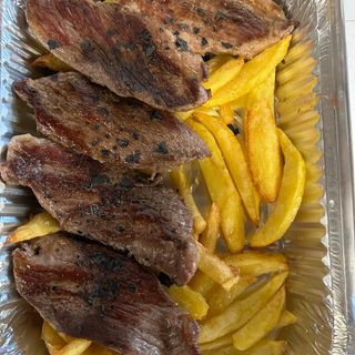 Presa Ibérica Con Patatas Fritas Caseras