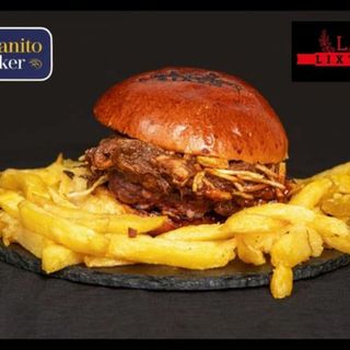 Hamburguesa La Carnívora y PATATAS