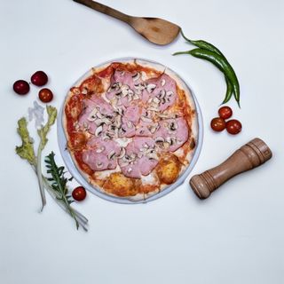 Pizza Prosciutto e Funghi