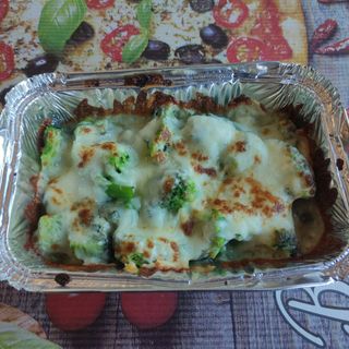 Запечени Броколи със Соньо сирене, сметана и кашкавал