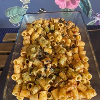 Pasta con pesce spada e melanzane