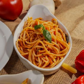 Spaghetti Alla Siciliana + Boisson Coca au choix 