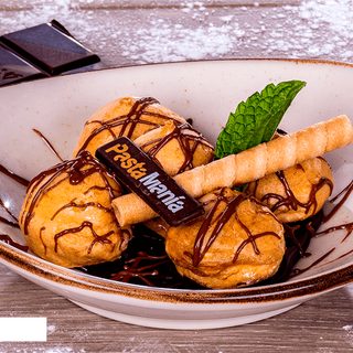 Profiteroles
