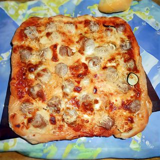 Pizza Saucisse au Thon