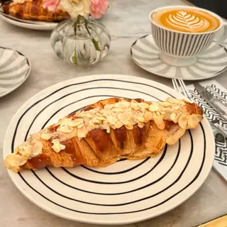 Croissant De Almendras