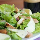 Салата Цезар с пилешко филе