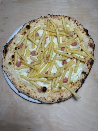 Würstel e patatine