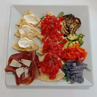 Bruschetta crudo