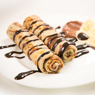 Clătite cu Topping și Frișcă – 150g