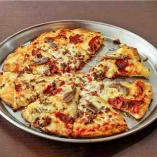 Pizza Jamón Y Champiñón Con Carne y Anchoas