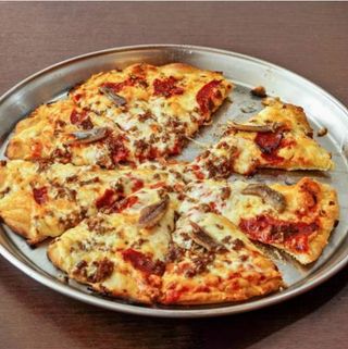 Pizza Jamón Y Champiñón Con Carne y Anchoas