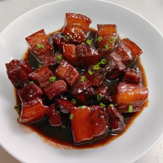 MAIALE BRASATO CON SALSA TIPICA SOIA