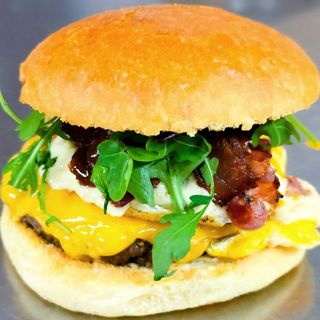 Zestaw: Londyn Burger + duże frytki + napój