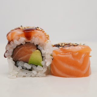 Salmón aguacate plus roll (8 pzs.)