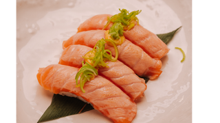 Nigiri łosoś aburi