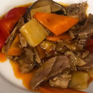 Anatra con verdure in salsa piccante