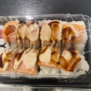 Uramaki Salmón Flameado (8 Uds.)