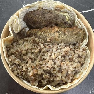 კატლეტის ბოქსი წიწიბურით