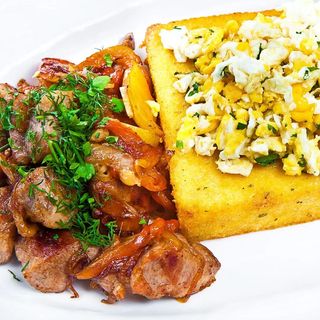 Tocăniță de porc cu polenta