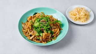 Makaron udon box z krewetkami