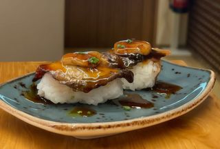 Nigiri De Anguila Con Foie Y Salsa Kabayaki (2 Uds.)