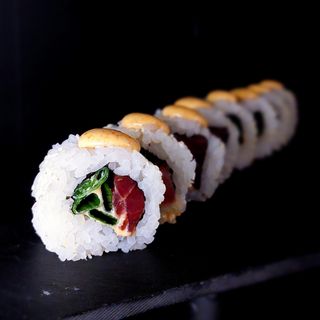 Spicy tuna uramaki