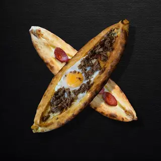 Menú Mutfak X - Pide Sucuklu y Pide Kavurmalı Yumurtalı