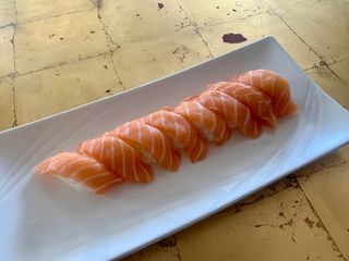 604 - Sushi sake 8 pezzi di nigiri salmone