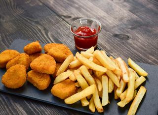 Nugget De Pollo Con Patatas Fritas (8 Uds.)