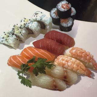 62 Sushi medio