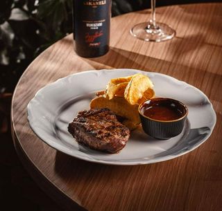 სტეიკი "ფილე მინიონი" შავი ანგუსი