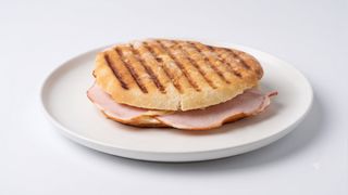 Tost sa pečenicom