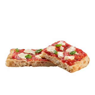 Trancio di focaccia pomodoro e mozzarella