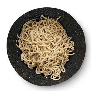 Surowy makaron tokyo nie weg