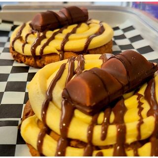 Cookie Crumbl Style Kinder Bueno