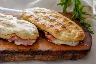 Saltimbocca con porchetta, provola e patatine