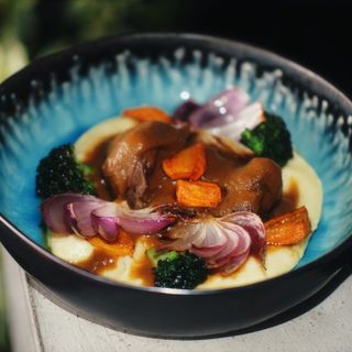 ЩІЧКИ ЯЛОВИЧІ З КАРТОПЛЯНИМ ПЮРЕ