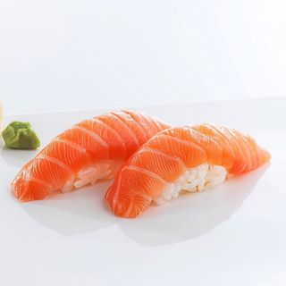 25. Sushi de salmón
