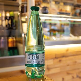 Acqua leggermente frizzante 50 cl