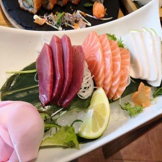 46. Sashimi variado (12 cortes)