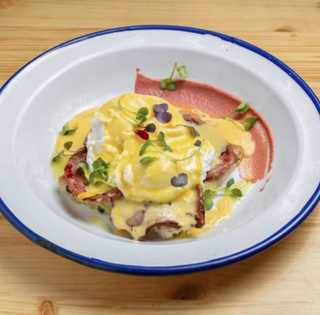 Tosta Eggs Benedicts